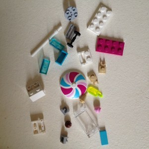 Contents of Lego Friends Magazine Ice Cream Cart