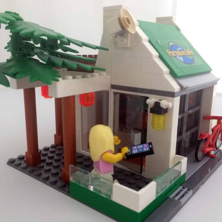 Lego MOC Paradise Cafe