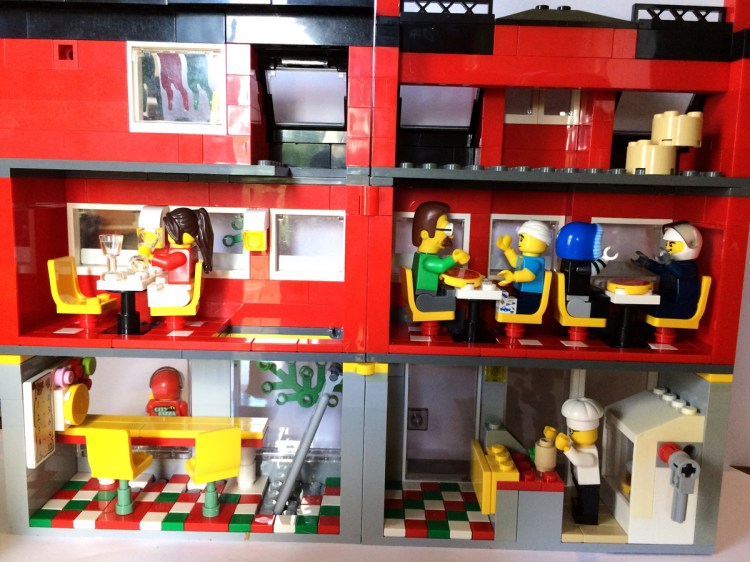 lego_pizzaria_open2