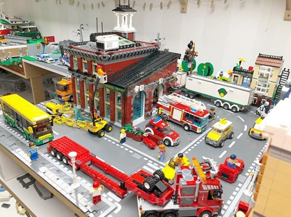 Allyouneedisbricks LEGO layout