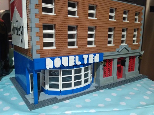 Pub Lego MOC by Tom aka eastawat